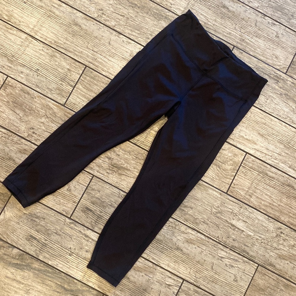 EUC - Athleta Ultimate Stash Pocket 7/8 leggings Sz L
